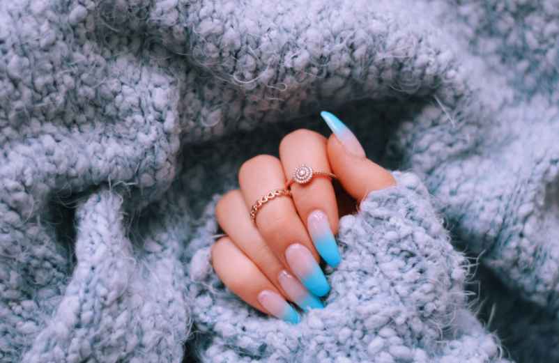 Comment enlever du vernis semi-permanent sans abîmer ses ongles ?-Les Fables de la Fontaine